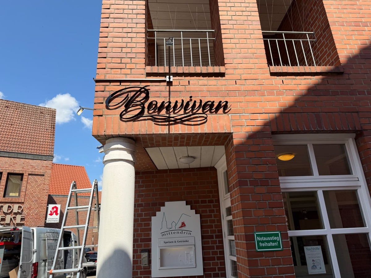 Bonvivan Schriftzug an der Fassade